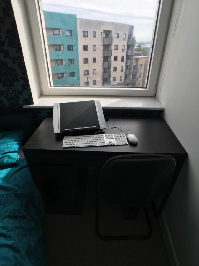 Luxury 2 Bed Penthouse Apartment Near Station London Exterior photo